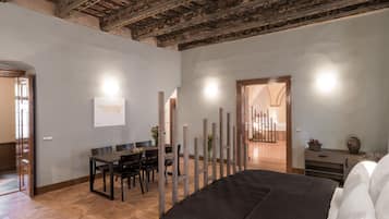 Apartment, 2 Bedrooms (Agnes) | Hypo-allergenic bedding, individually decorated, individually furnished