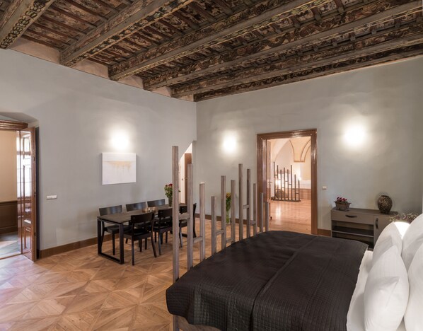 Apartment, 2 Bedrooms (Agnes) | Hypo-allergenic bedding, individually decorated, individually furnished