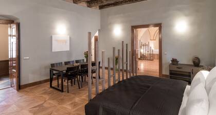 3 Epoques Apartments by Adrez Living