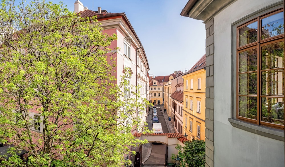 3 Epoques Apartments by Adrez by null