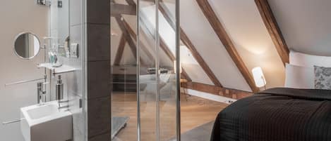 Apartamento, 1 quarto (Duplex - 3rd floor) | Roupas de cama antialérgicas, individualmente decorados