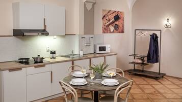 Apartment, 1 Bedroom (North America) | Private kitchen | Full-size fridge, microwave, dishwasher, coffee/tea maker