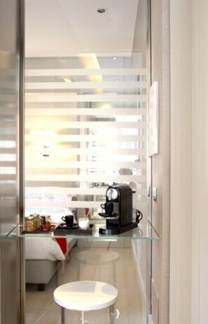 Suite, 1 très grand lit | Salle de bain