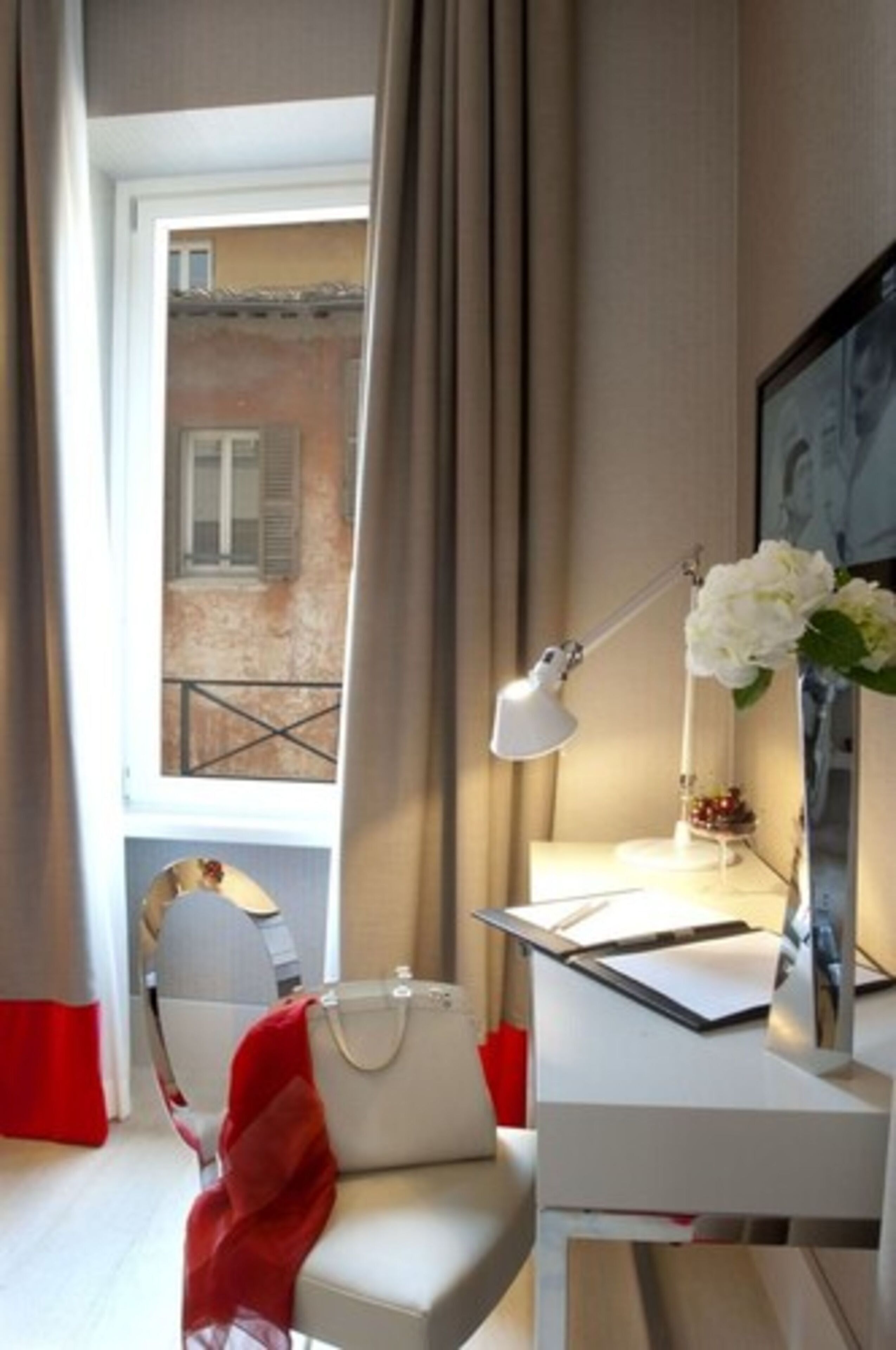 Suite, 1 King Bed | Living area