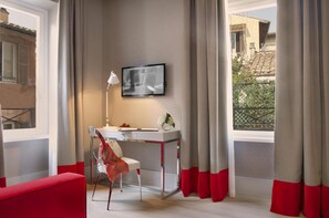 Egyptian cotton sheets, down comforters, Select Comfort beds, minibar - Mood 44 (Rome)