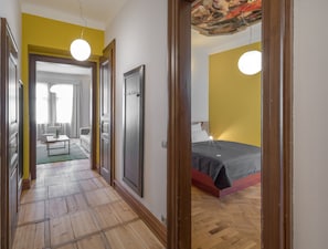 Two Bedroom Apartment with Balcony | 2 Schlafzimmer, Allergikerbettwaren, individuell dekoriert