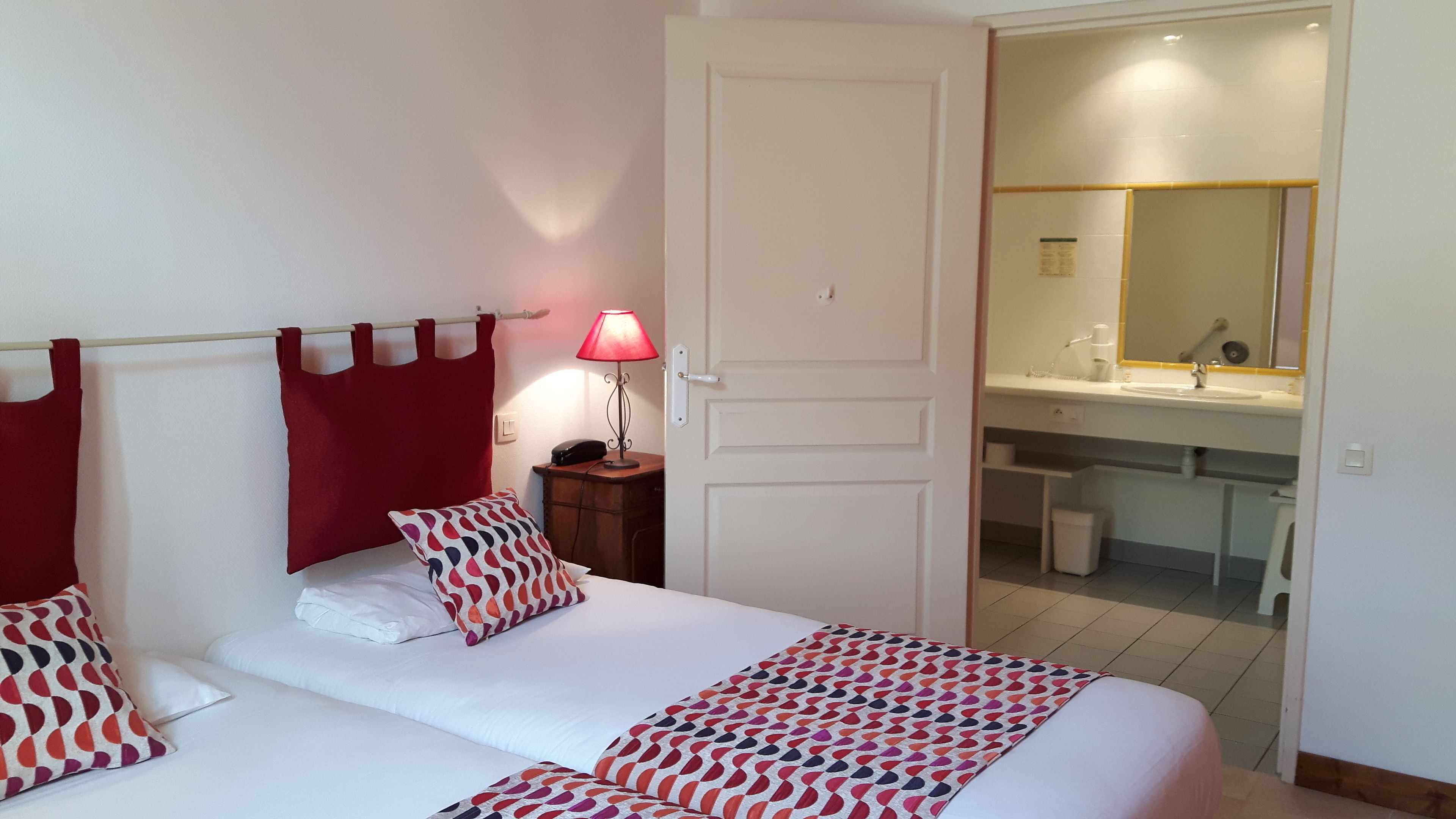 superior twin room, 2 single beds, accessible | premium bedding, individually decorated, individually furnished, desk