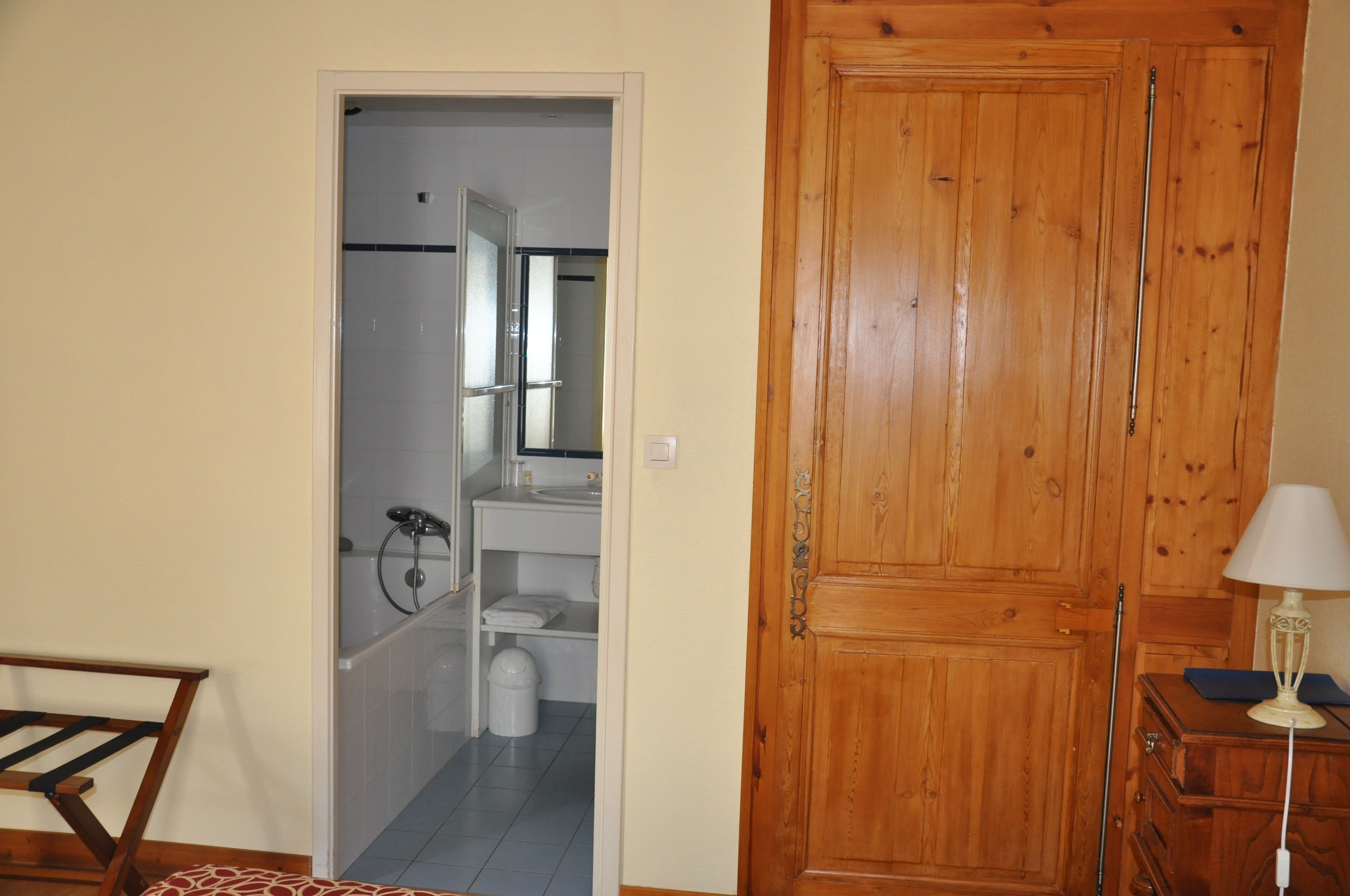 standard twin room, 2 single beds | deep-soaking bathtub