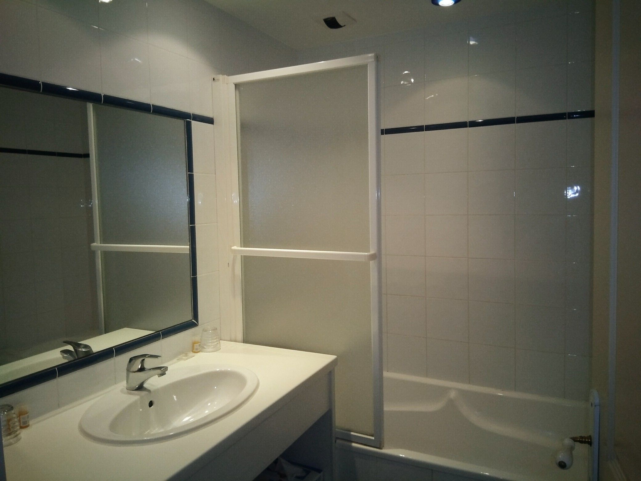 deep-soaking bathtub