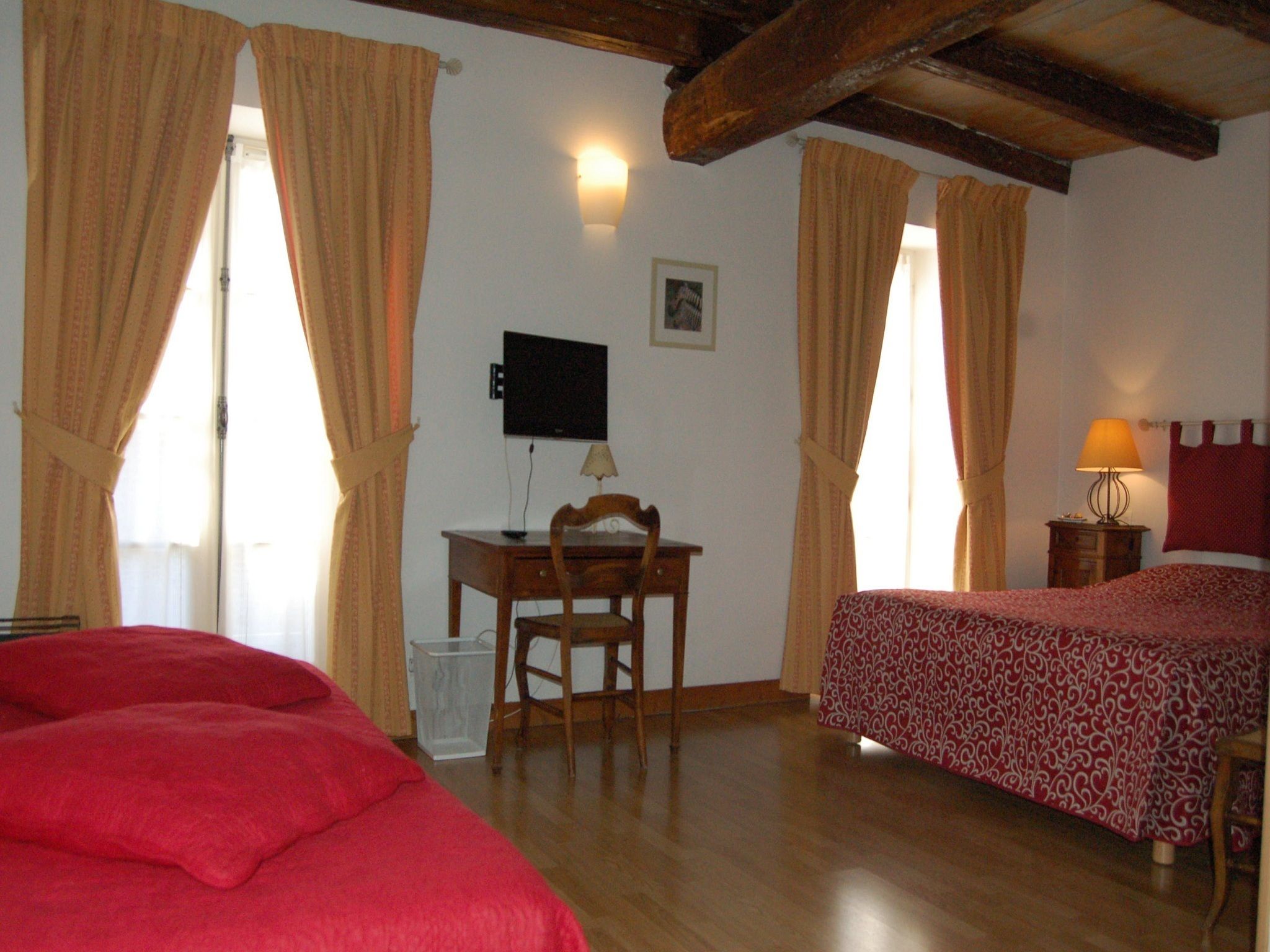 standard triple room, 1 bedroom | premium bedding, individually decorated, individually furnished, desk