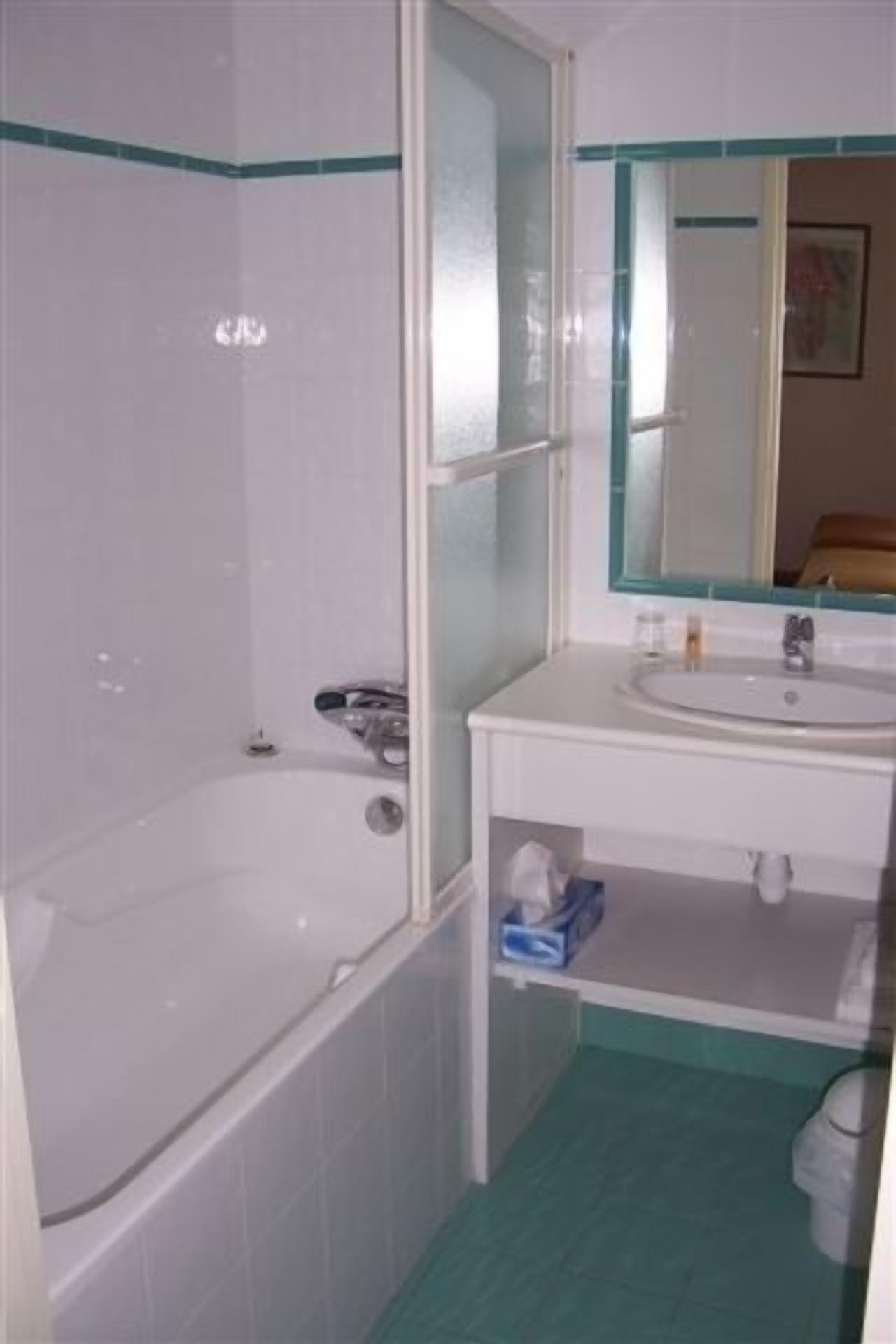 standard twin room, 2 single beds | bathroom | free toiletries, hair dryer, towels, soap