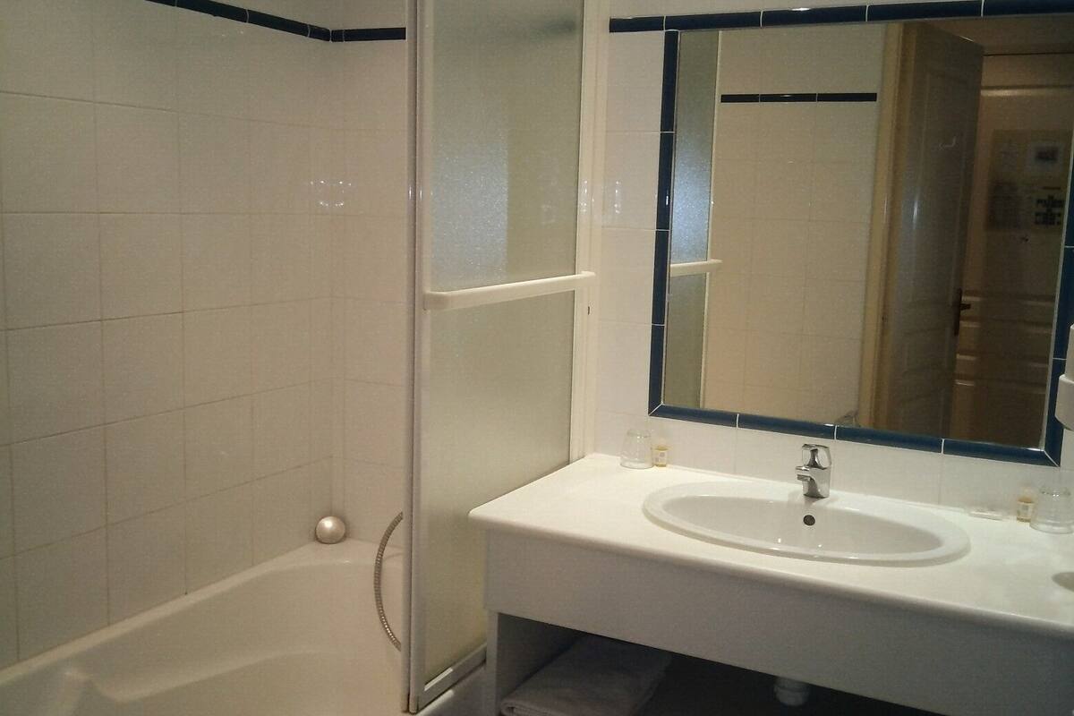 premium bedding, individually decorated, individually furnished, desk