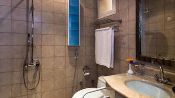 Kelengkapan dandanan diri percuma, pengering rambut, tuala disediakan