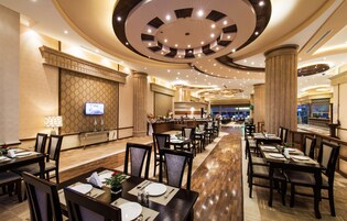 Breakfast, lunch, dinner served; international cuisine 