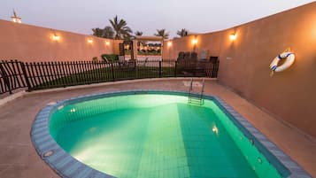 Chalet Royal, 2 habitaciones, piscina privada | Piscina al aire libre | Una piscina al aire libre