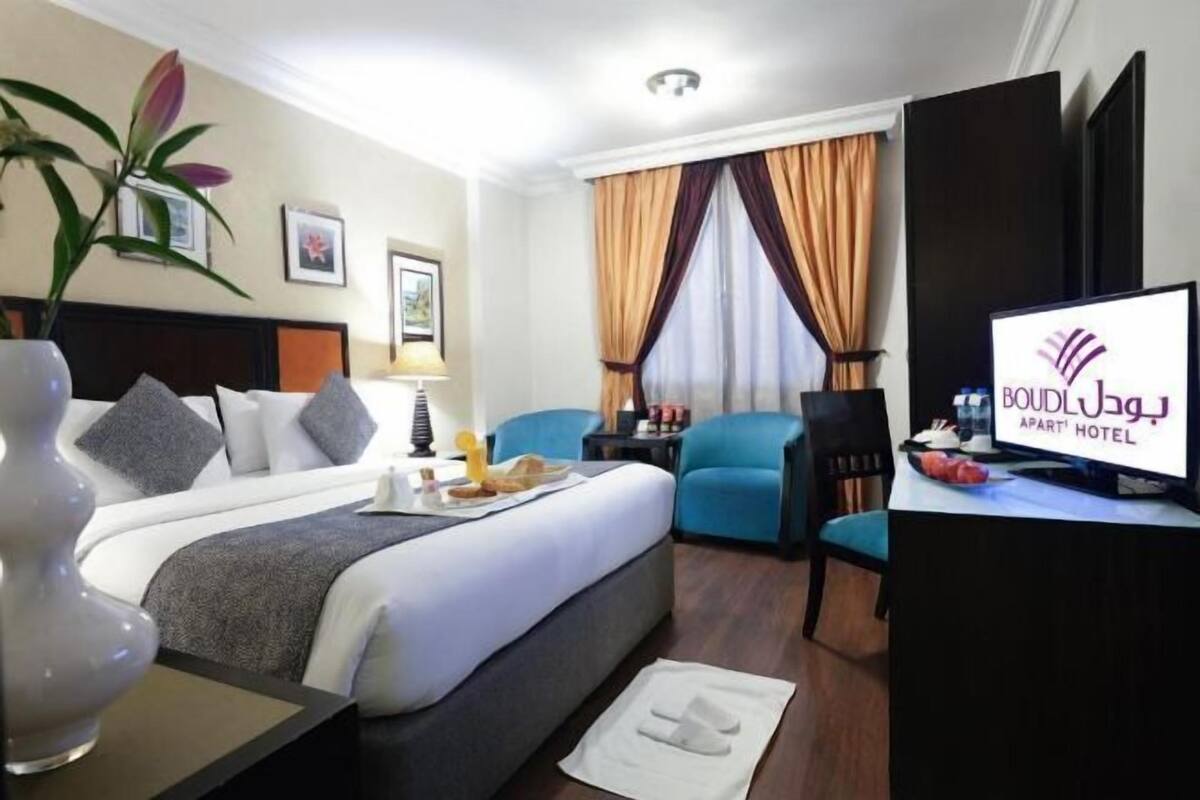 In-room safe, soundproofing, iron/ironing board, free WiFi