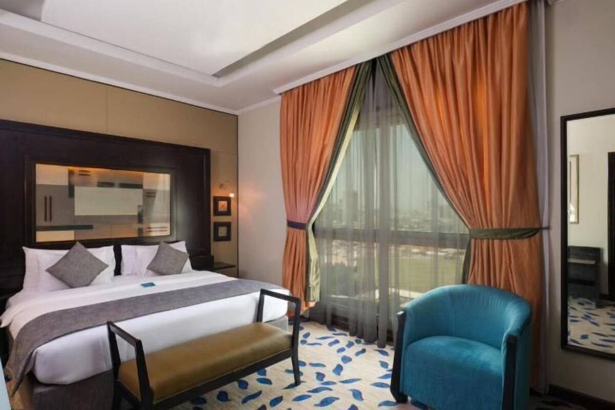 In-room safe, soundproofing, iron/ironing board, free WiFi