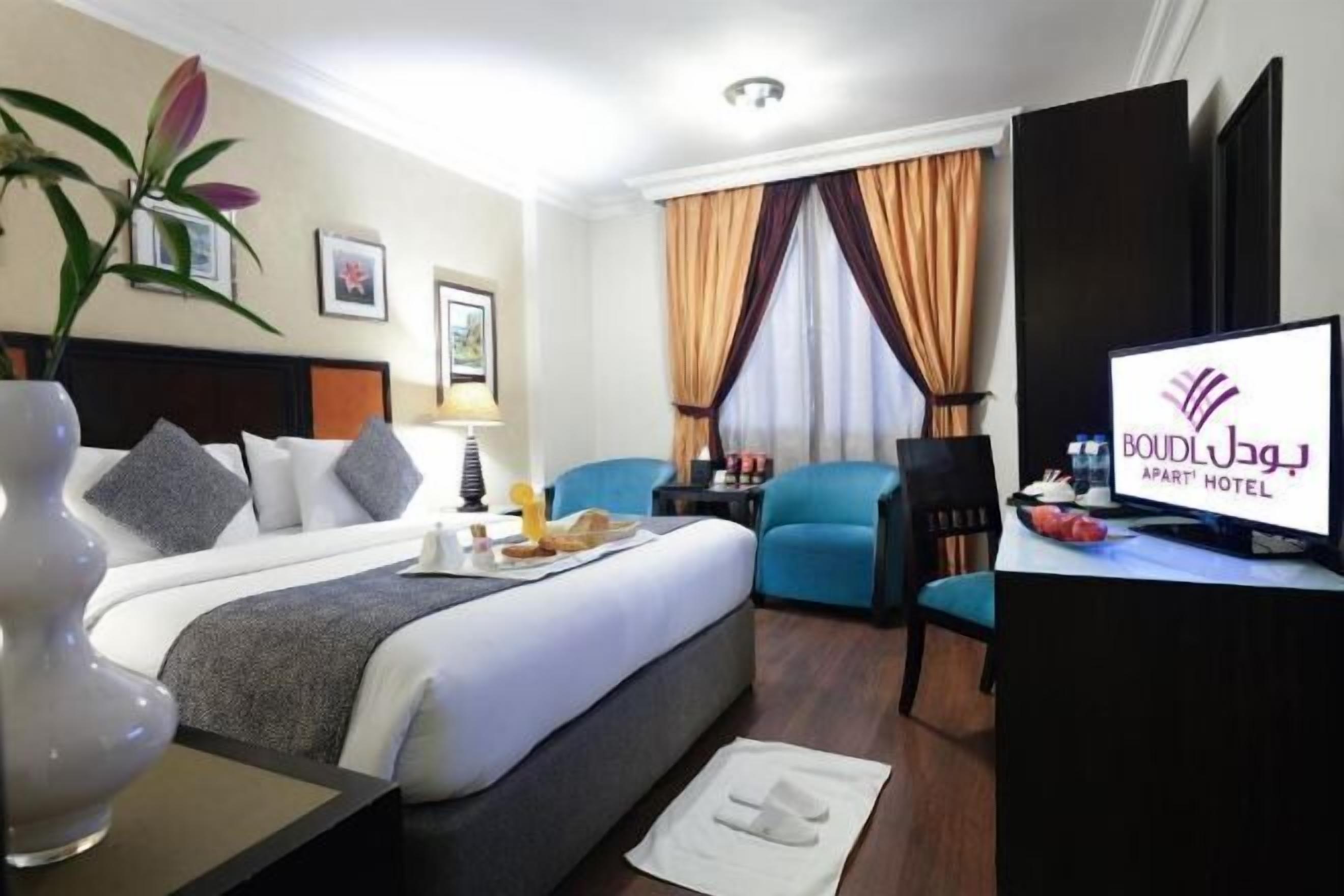 In-room safe, soundproofing, iron/ironing board, free WiFi