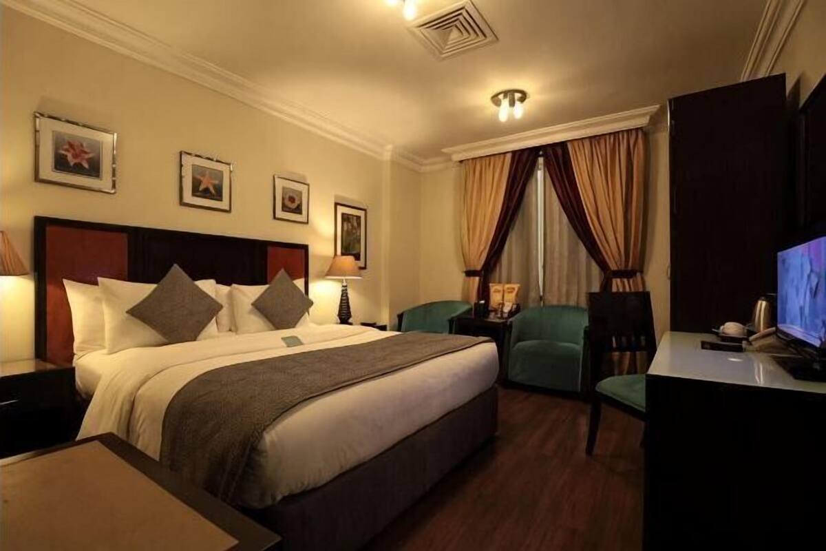 In-room safe, soundproofing, iron/ironing board, WiFi (free)