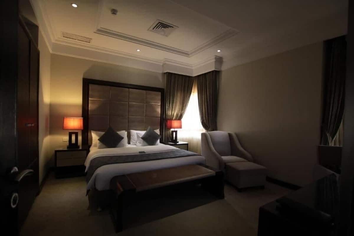 Caixa forta a l'habitació, planxa i posts de planxar i wifi gratuïta