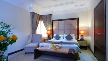 Royal Suite, 3 Bedrooms | Peti besi dalam bilik, seterika/papan seterika, Wi-fi percuma 