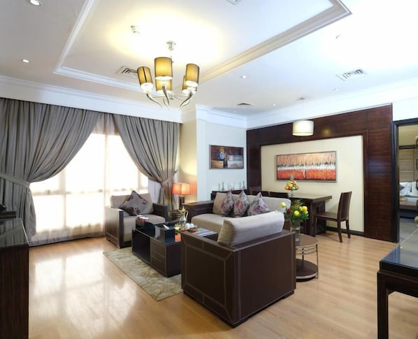 Royal Suite, 3 Bedrooms | Living area