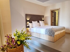 ファミリー 4 人部屋 | セーフティボックス (室内)、防音設備、アイロン / アイロン台、WiFi (無料)