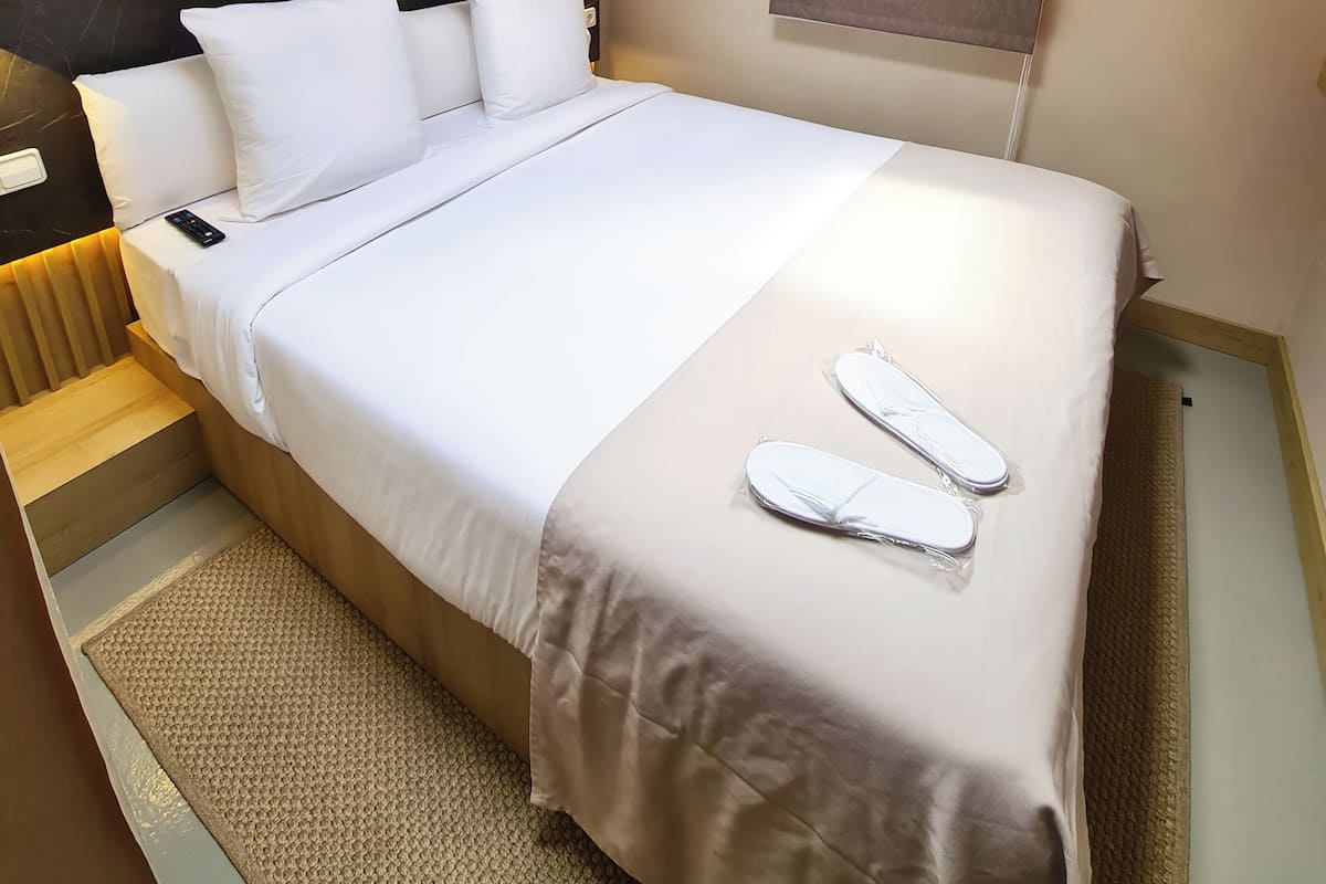 Economy Double Room | In-room safe, soundproofing, iron/ironing board, free WiFi