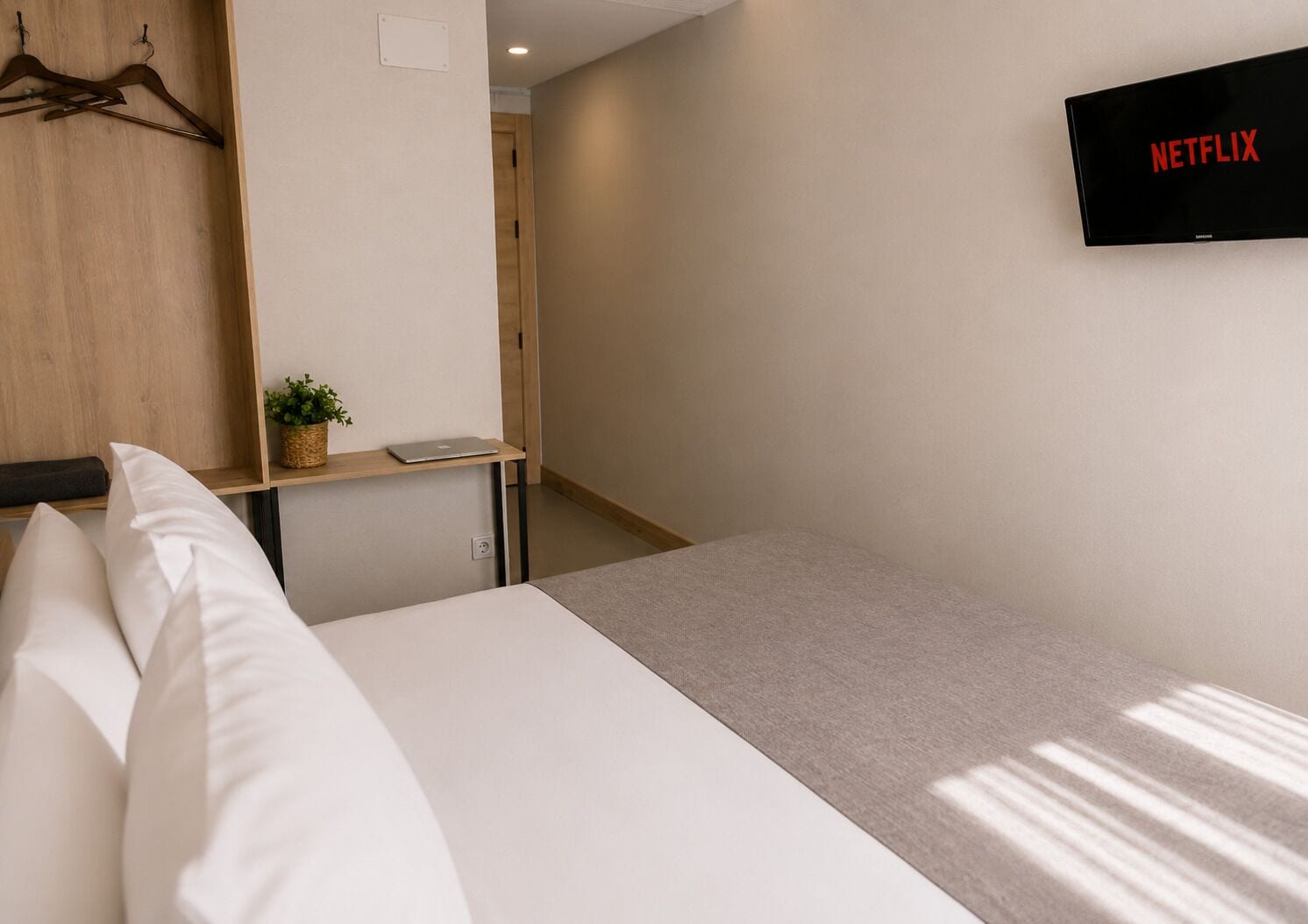 Superior Double or Twin Room | Soundproofing, iron/ironing board (on request), WiFi (free), bed sheets