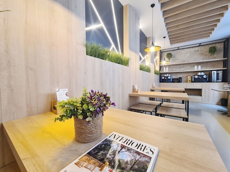 Daily continental breakfast (EUR 16 per person)