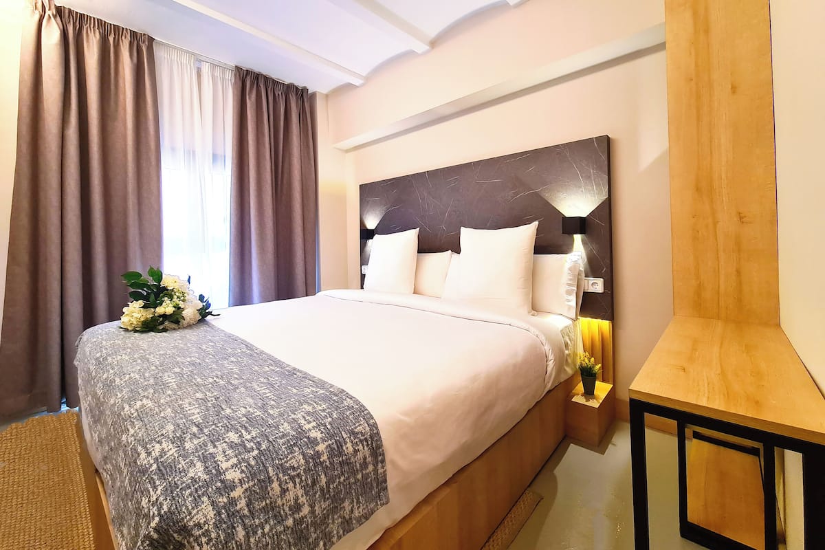Standard Double or Twin Room | In-room safe, soundproofing, iron/ironing board, free WiFi