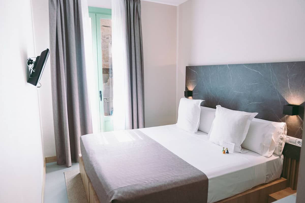 Superior Double or Twin Room | In-room safe, soundproofing, iron/ironing board, free WiFi