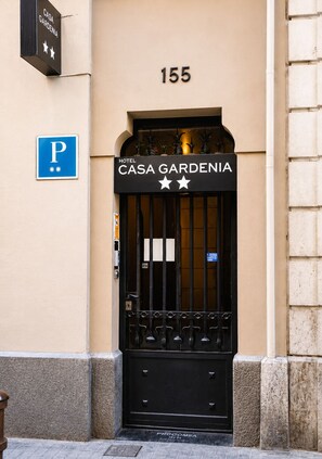 Entrada al alojamiento