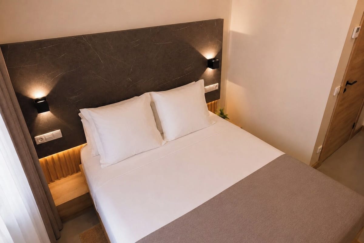 Basic Double Room | Soundproofing, iron/ironing board (on request), WiFi (free), bed sheets