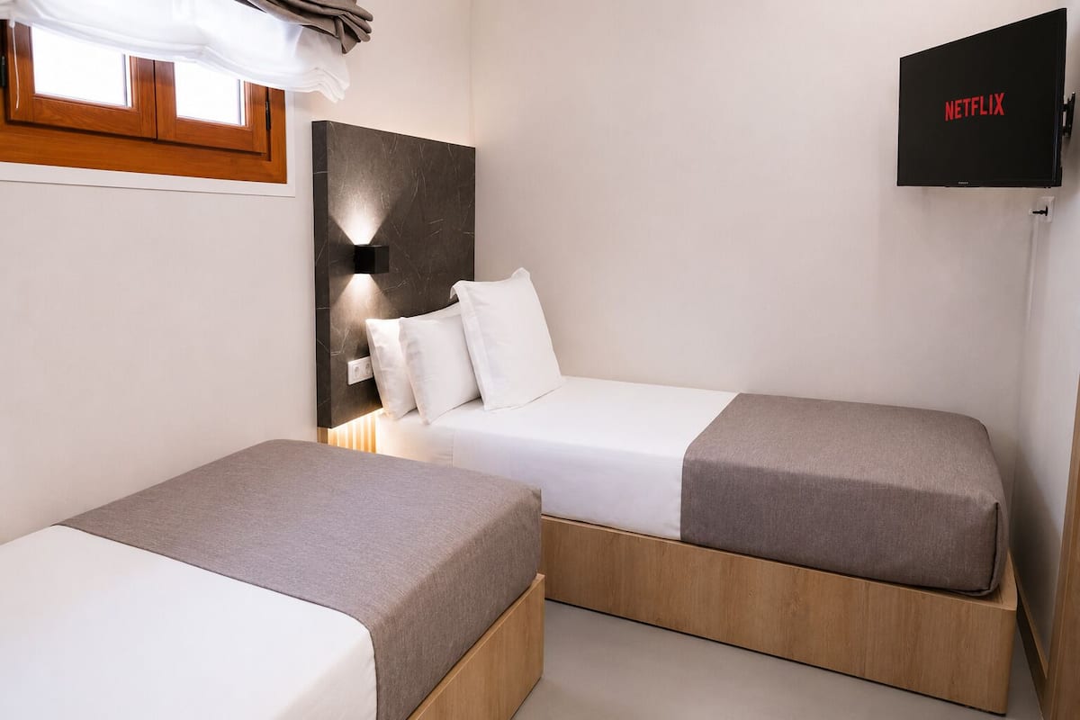 Economy Twin Room | Soundproofing, iron/ironing board (on request), WiFi (free), bed sheets