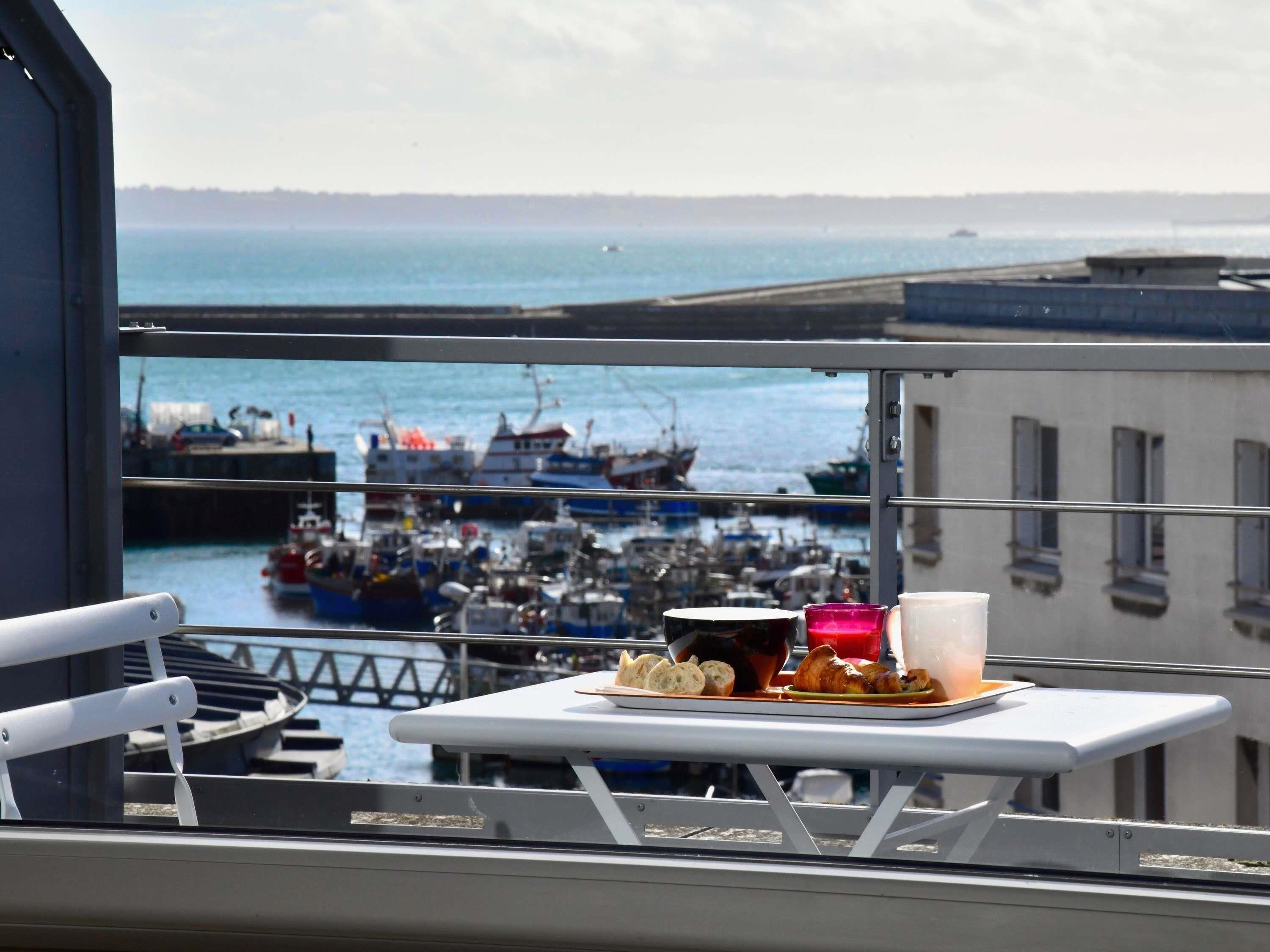 Escritorio, cortinas blackout y insonorización 