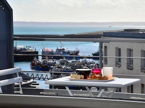 Bureau, rideaux dâobscurcissement, systĂšme dâinsonorisation