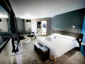 Desk, blackout drapes, soundproofing, iron/ironing board - ibis Styles Brest Centre Port (Brest)