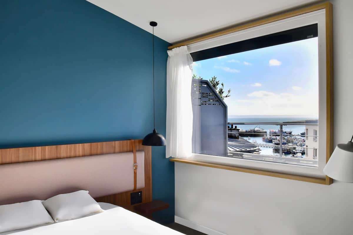 Chambre Deluxe, 1 lit double, balcon, vue mer | Bureau, rideaux occultants, chambres insonorisées