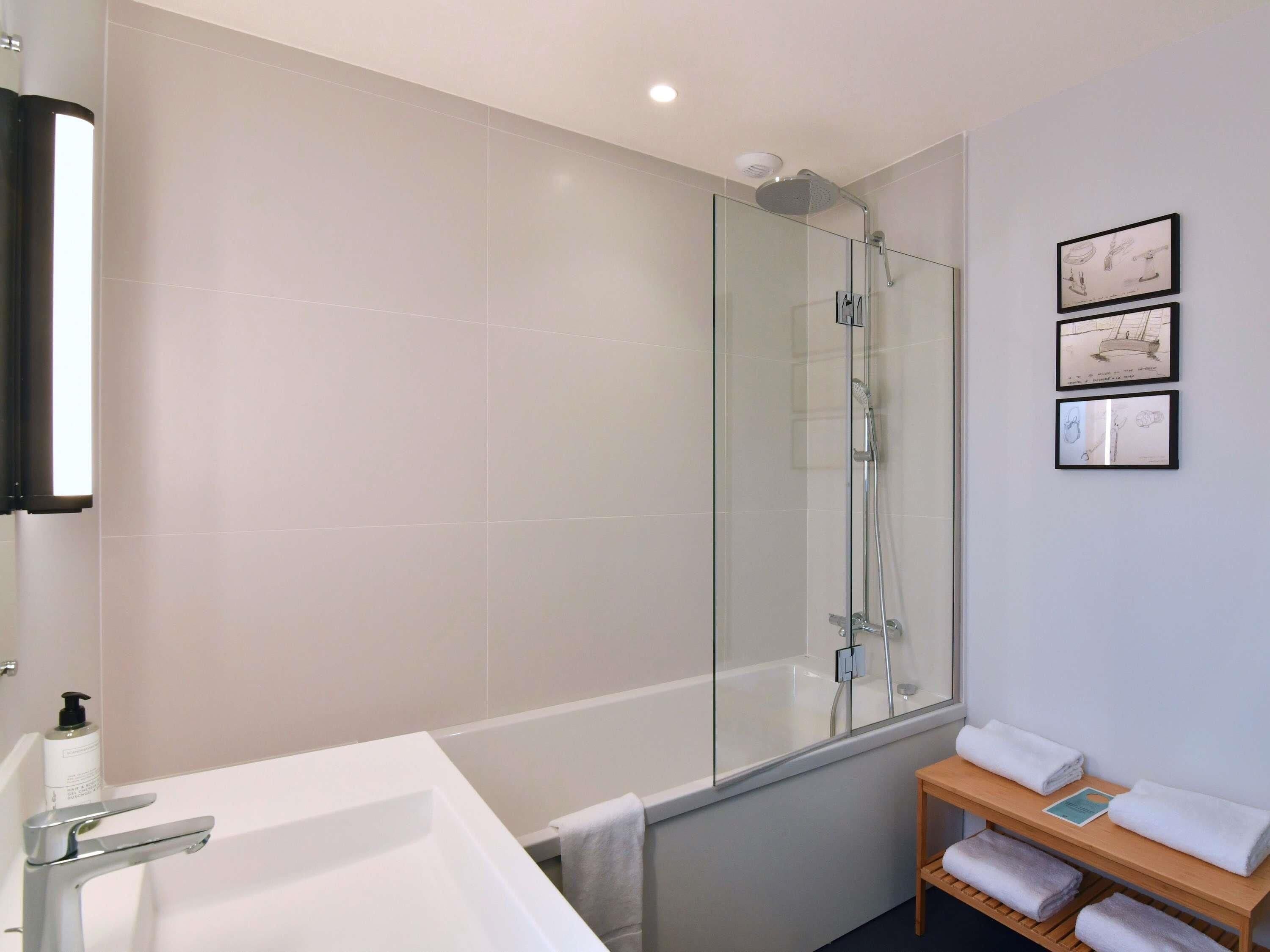 Junior Suite, 1 King Bed, Terrace | Desk, blackout drapes, soundproofing, iron/ironing board
