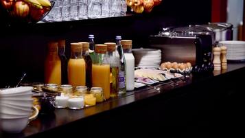 Se ofrece un desayuno continental (13.90 EUR por persona)