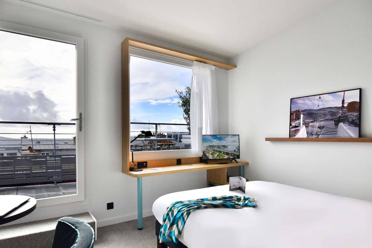 Deluxe-værelse - 1 dobbeltseng - balkon | Skrivebord, mørklægningsgardiner, lydisolering, strygejern/strygebræt