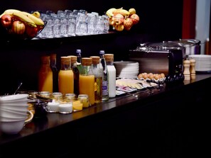 Daily continental breakfast (EUR 13.90 per person)