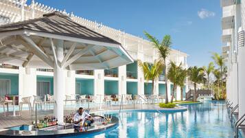 7 outdoor pools, free cabanas, pool umbrellas