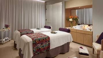 Couples treatment rooms, hot tub, body treatments, aromatherapy