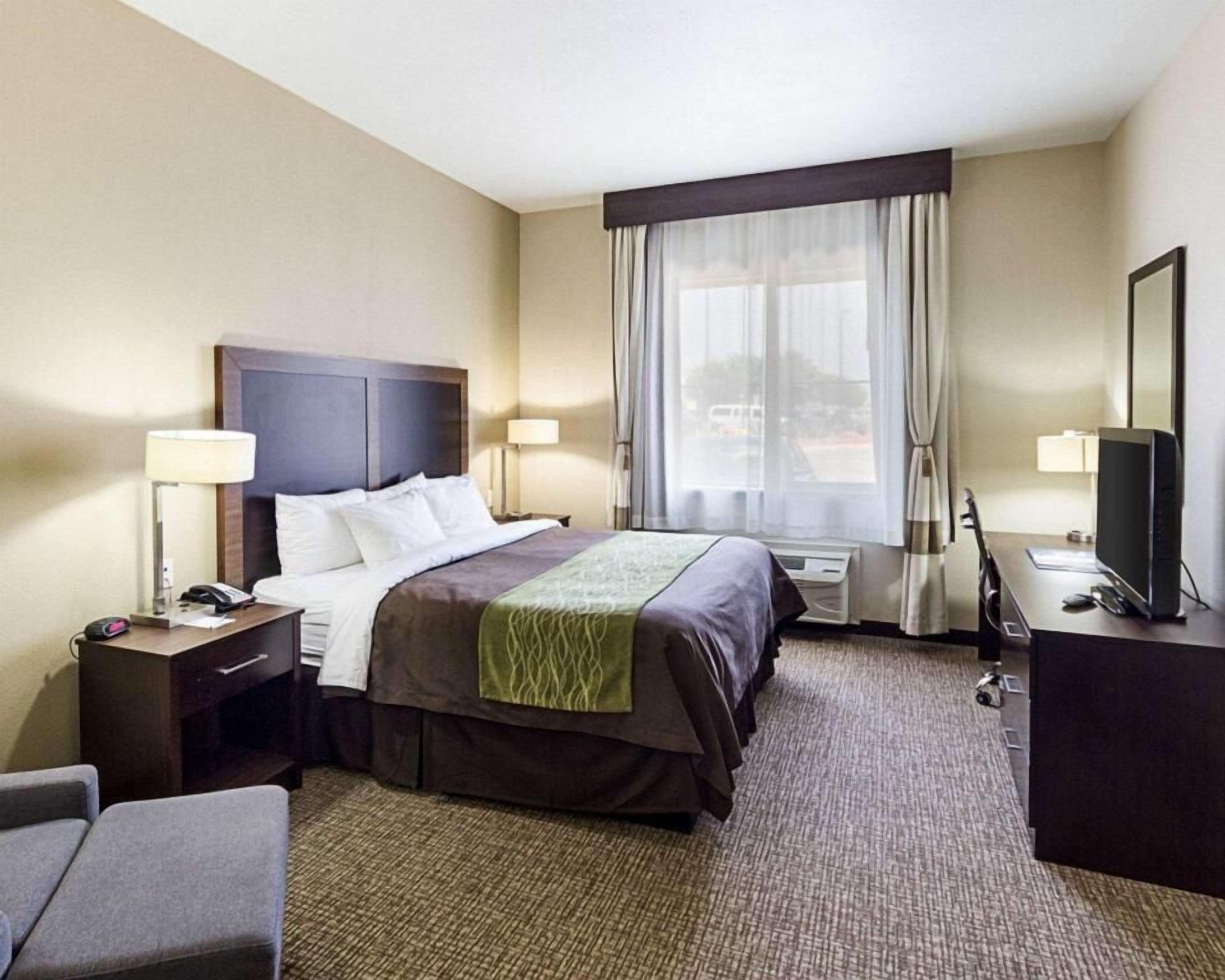 Egyptian cotton sheets, premium bedding, down comforters, pillowtop beds