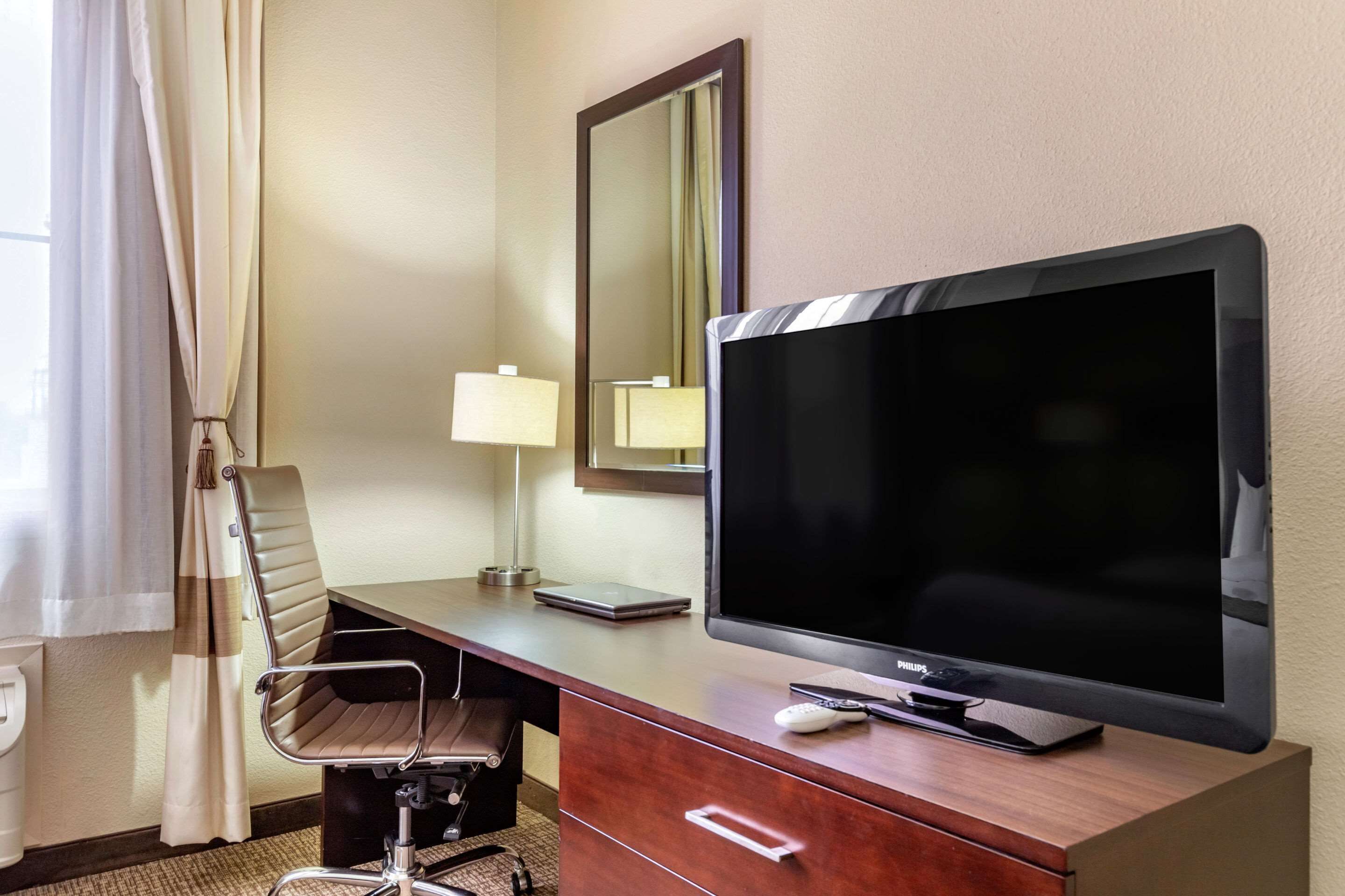 standard room, 1 king bed, non smoking | egyptian cotton sheets, premium bedding, down duvets, pillow-top beds