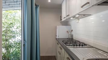 Premium-asuntovaunu, 2 makuuhuonetta (4 pax) | Yksityinen keittiö | Jääkaappi, liesi, keittoastiat/astiat/ruokailuvälineet