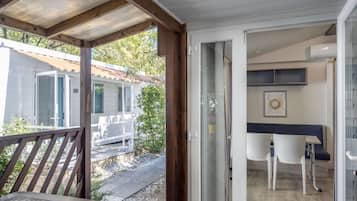 Casa mobile Premium, 2 camere da letto (4+1 P) | Coin séjour | Télévision LED, table de tennis de table, livres