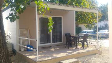 Premium Triple Room | 3 bedrooms, blackout curtains, free WiFi, bed sheets